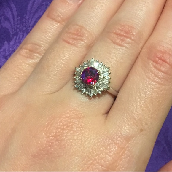 ❤️ Red Swarovski❤️ring - Picture 1 of 3